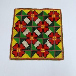 Vintage red floral 70s table mat